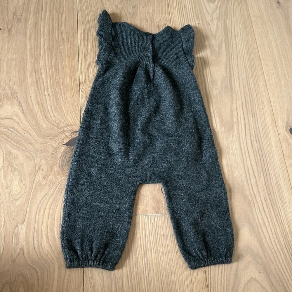 Gap baby ruffle one piece gray 6/12m